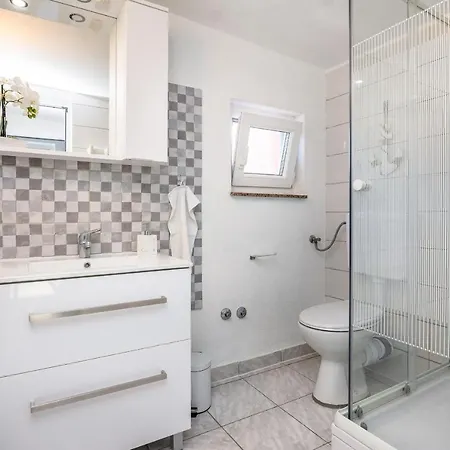 Apartament With A Parking Space - 20220 Vir